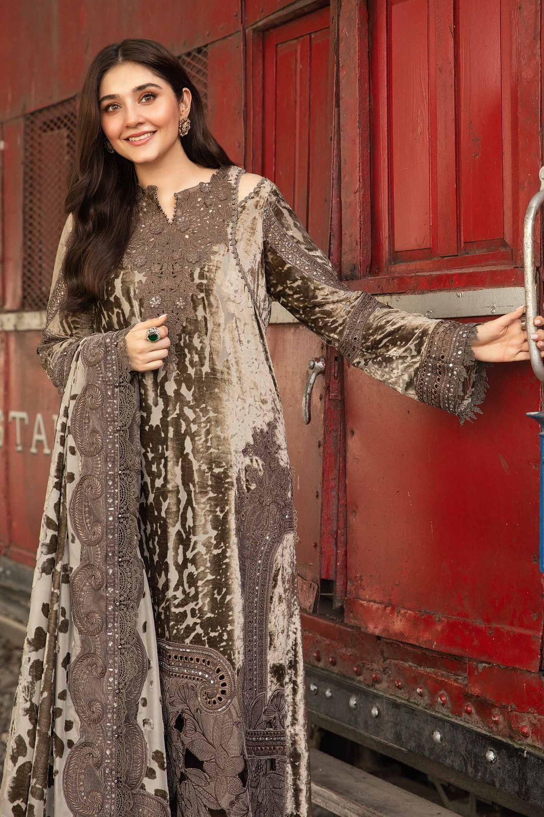 IDEASCOLLECTION With Chikankari🥰♥️